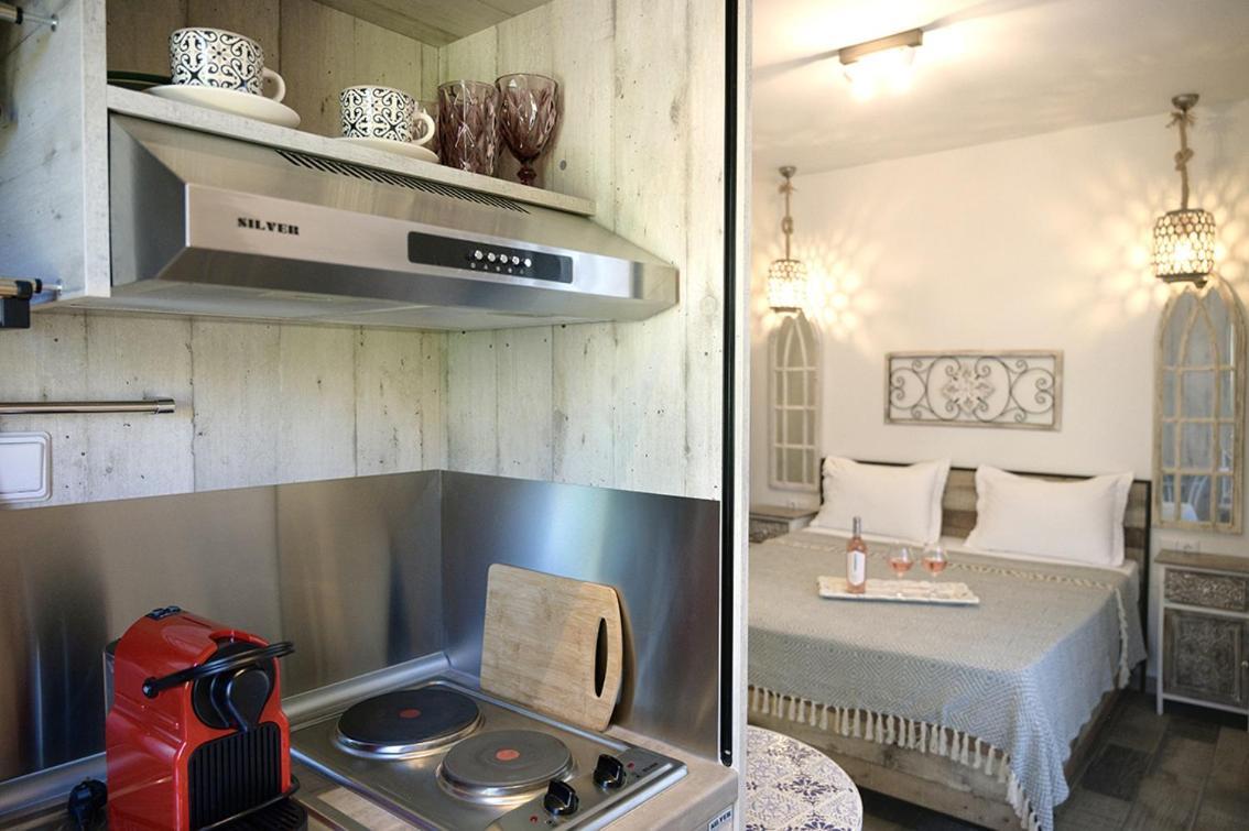 Meltemi Luxury Apartments ネア・ローダ エクステリア 写真