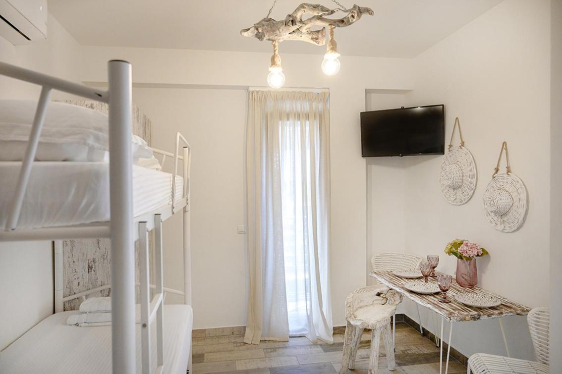 Meltemi Luxury Apartments ネア・ローダ エクステリア 写真