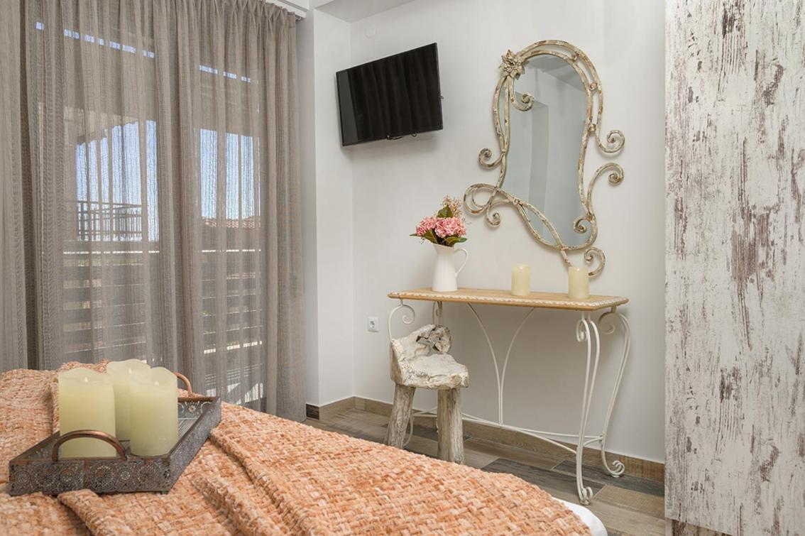 Meltemi Luxury Apartments ネア・ローダ エクステリア 写真