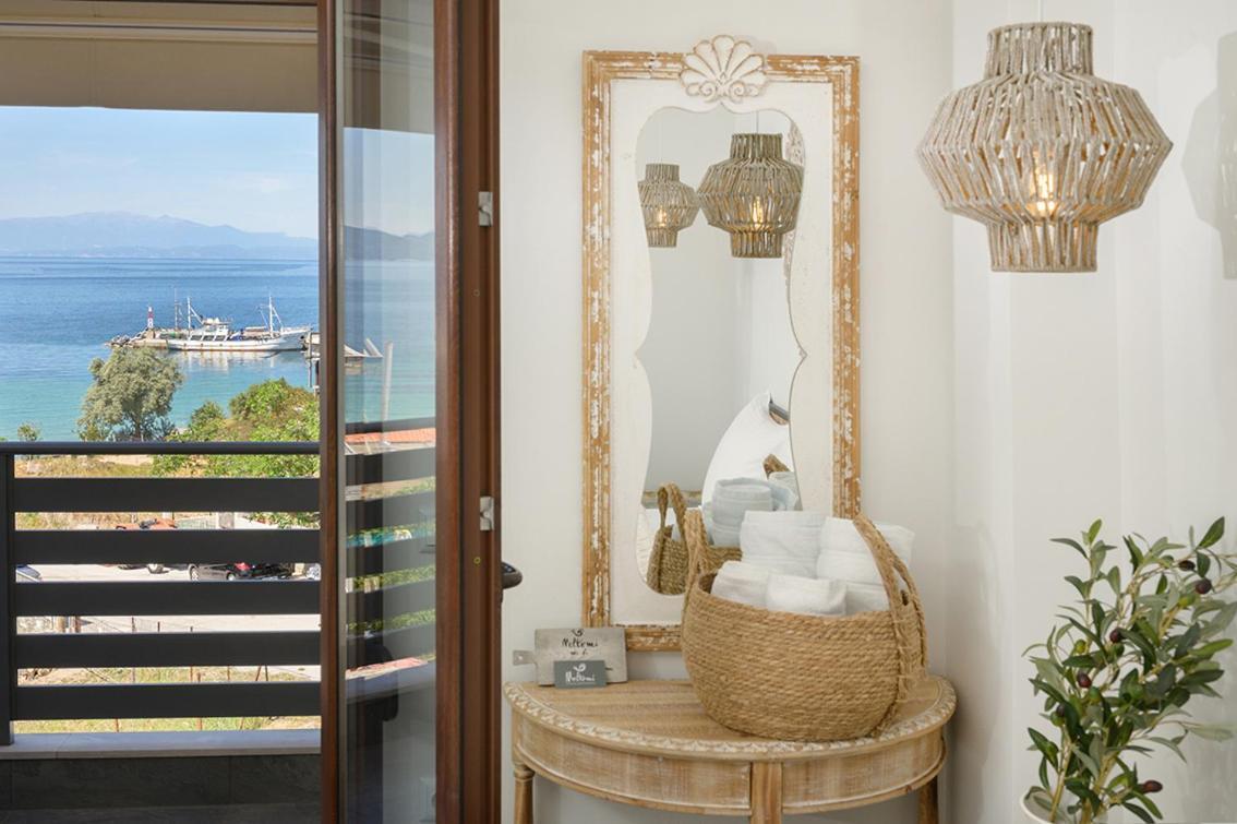 Meltemi Luxury Apartments ネア・ローダ エクステリア 写真
