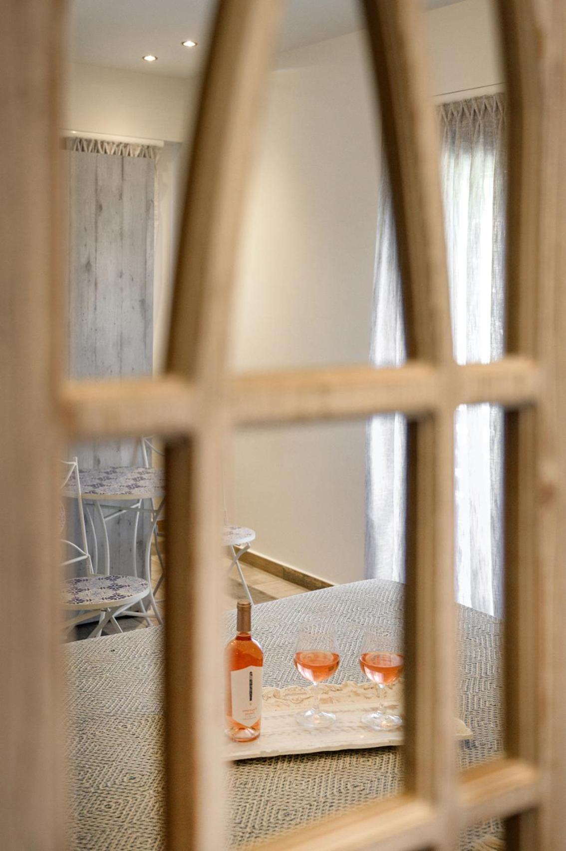 Meltemi Luxury Apartments ネア・ローダ エクステリア 写真