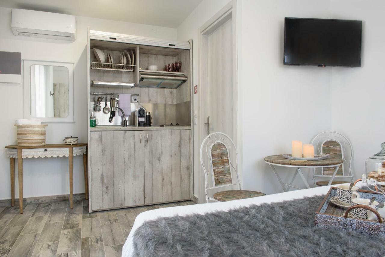 Meltemi Luxury Apartments ネア・ローダ エクステリア 写真