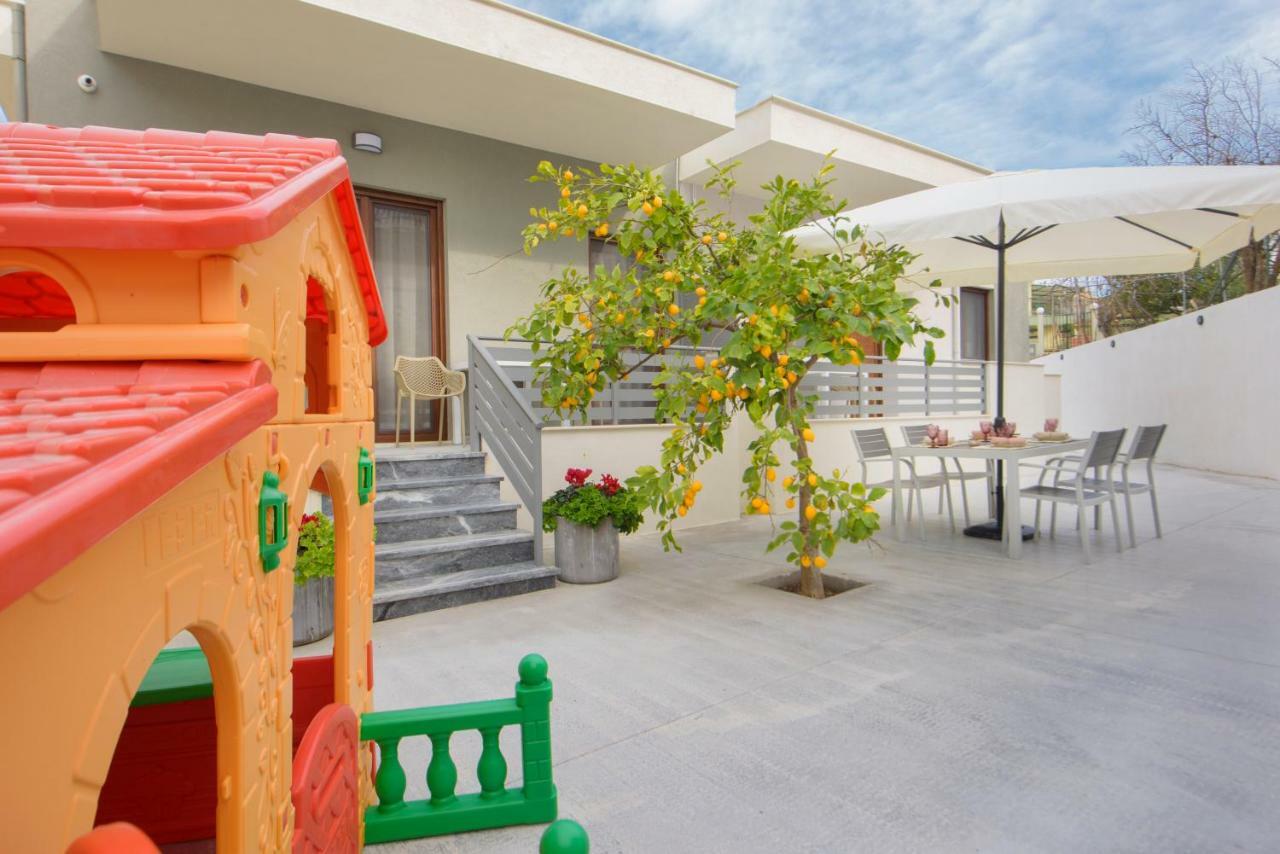 Meltemi Luxury Apartments ネア・ローダ エクステリア 写真
