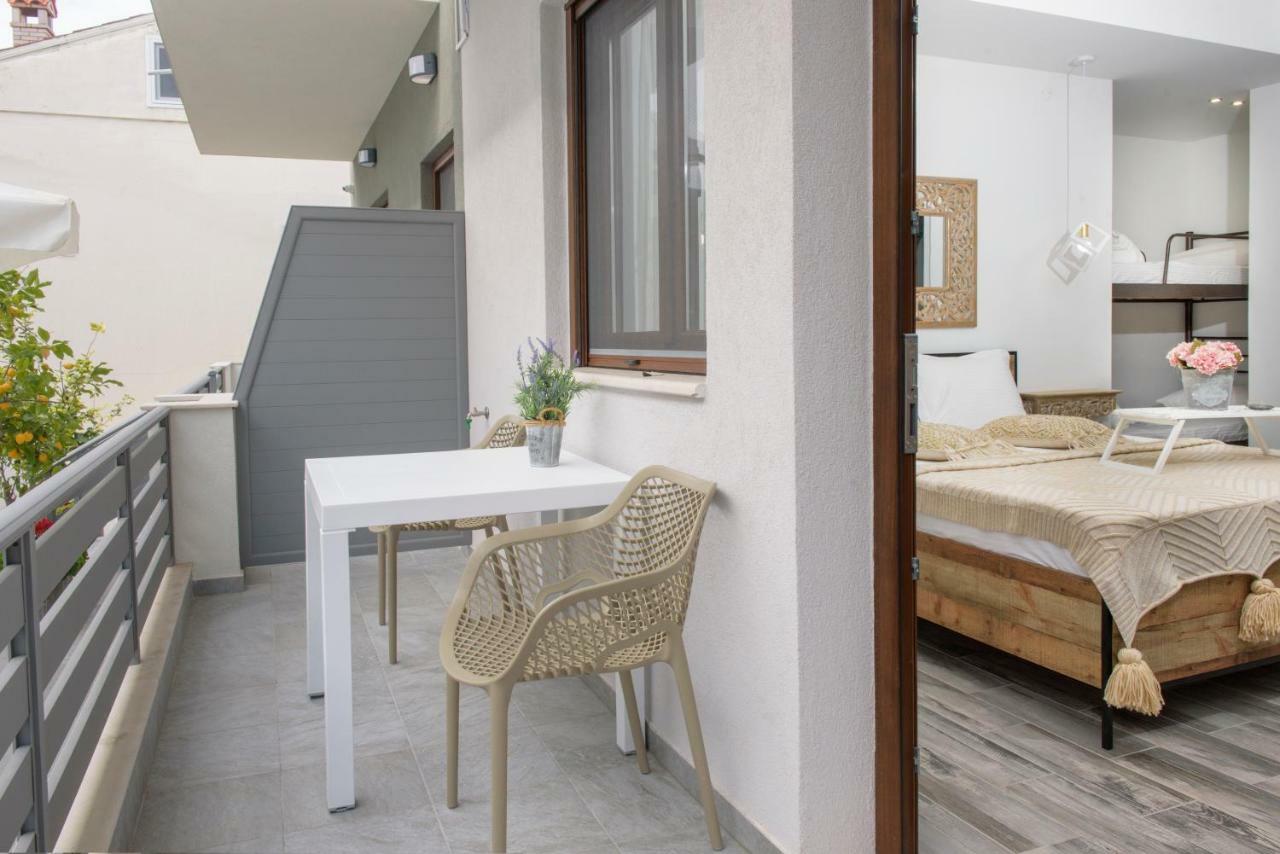 Meltemi Luxury Apartments ネア・ローダ エクステリア 写真